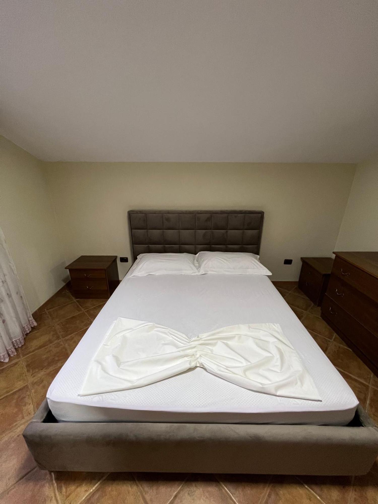 Villa Sokoli, Enjoy Sunset At This Spacious Apartment Tirana Exteriör bild