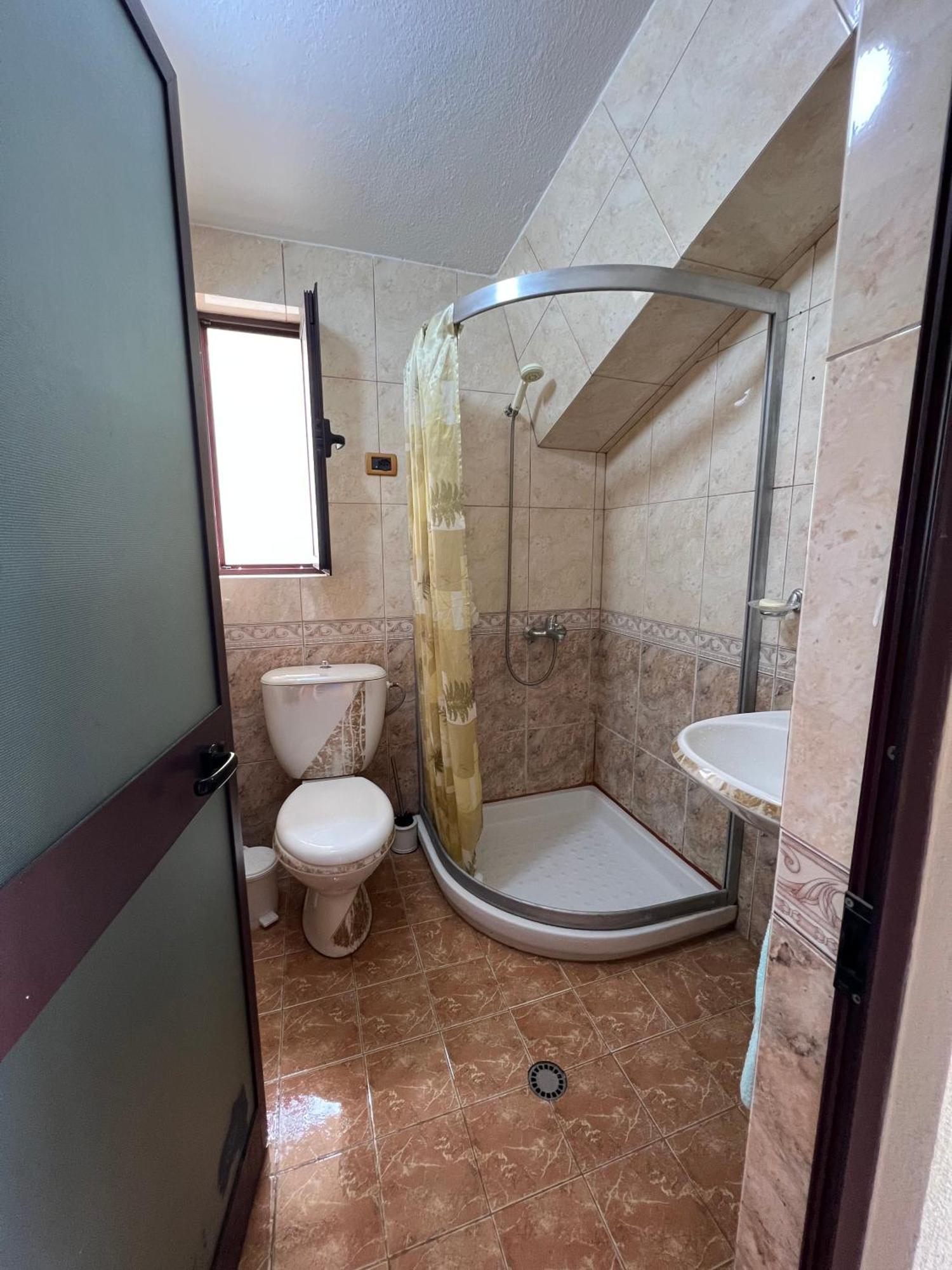 Villa Sokoli, Enjoy Sunset At This Spacious Apartment Tirana Exteriör bild