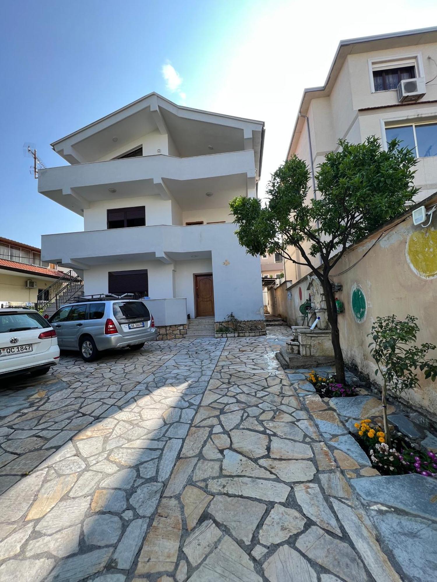 Villa Sokoli, Enjoy Sunset At This Spacious Apartment Tirana Exteriör bild